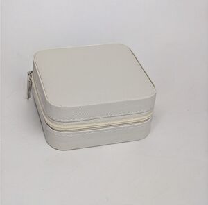 Ivory Travel Jewelry Organizer Case – Removable Divider